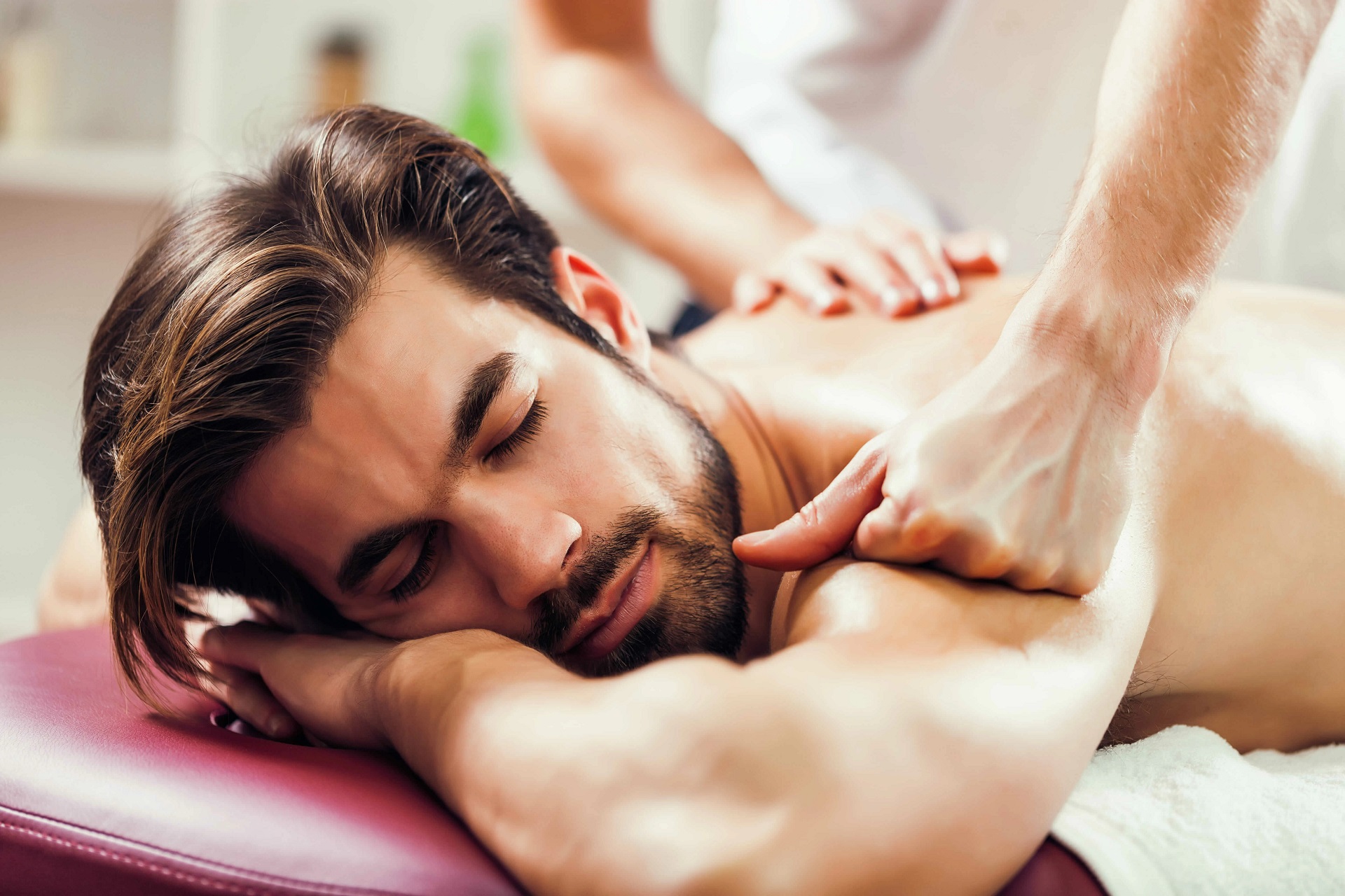 Markus massage. Мужской массаж. Спа для мужчин. Массаж спины мужчине. Спа массаж для мужчин.